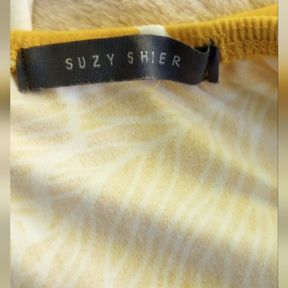 NWOT Yellow Off-Shoulder Top Large - Picture 7 of 7